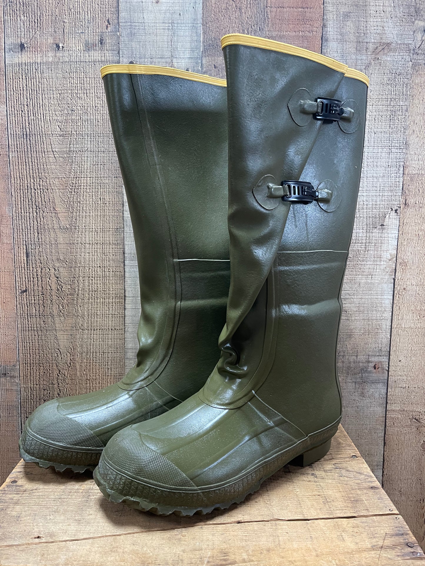 LaCrosse Men's Insulated 2-Buckle 18" Rubber Work Boot Green