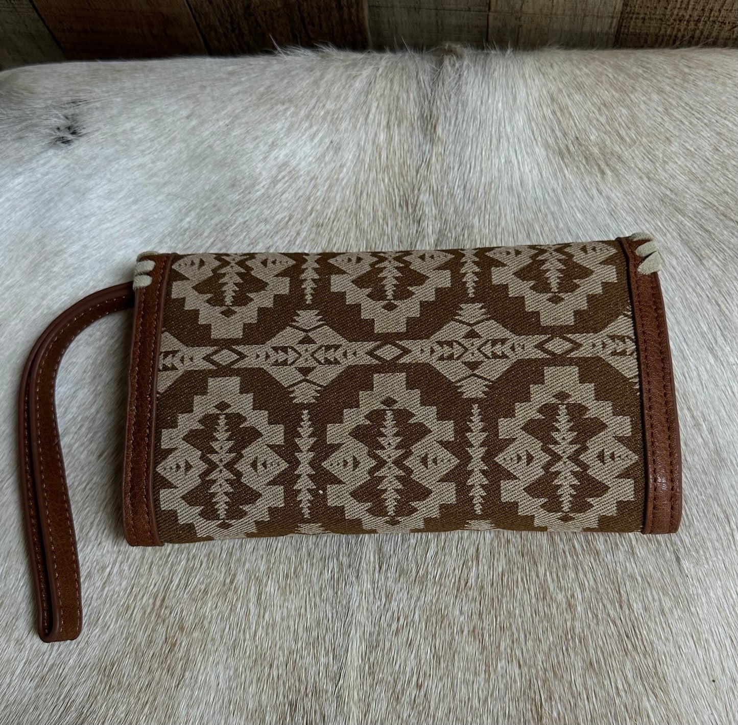 Wrangler Southwestern Print Wallet/Shoulder