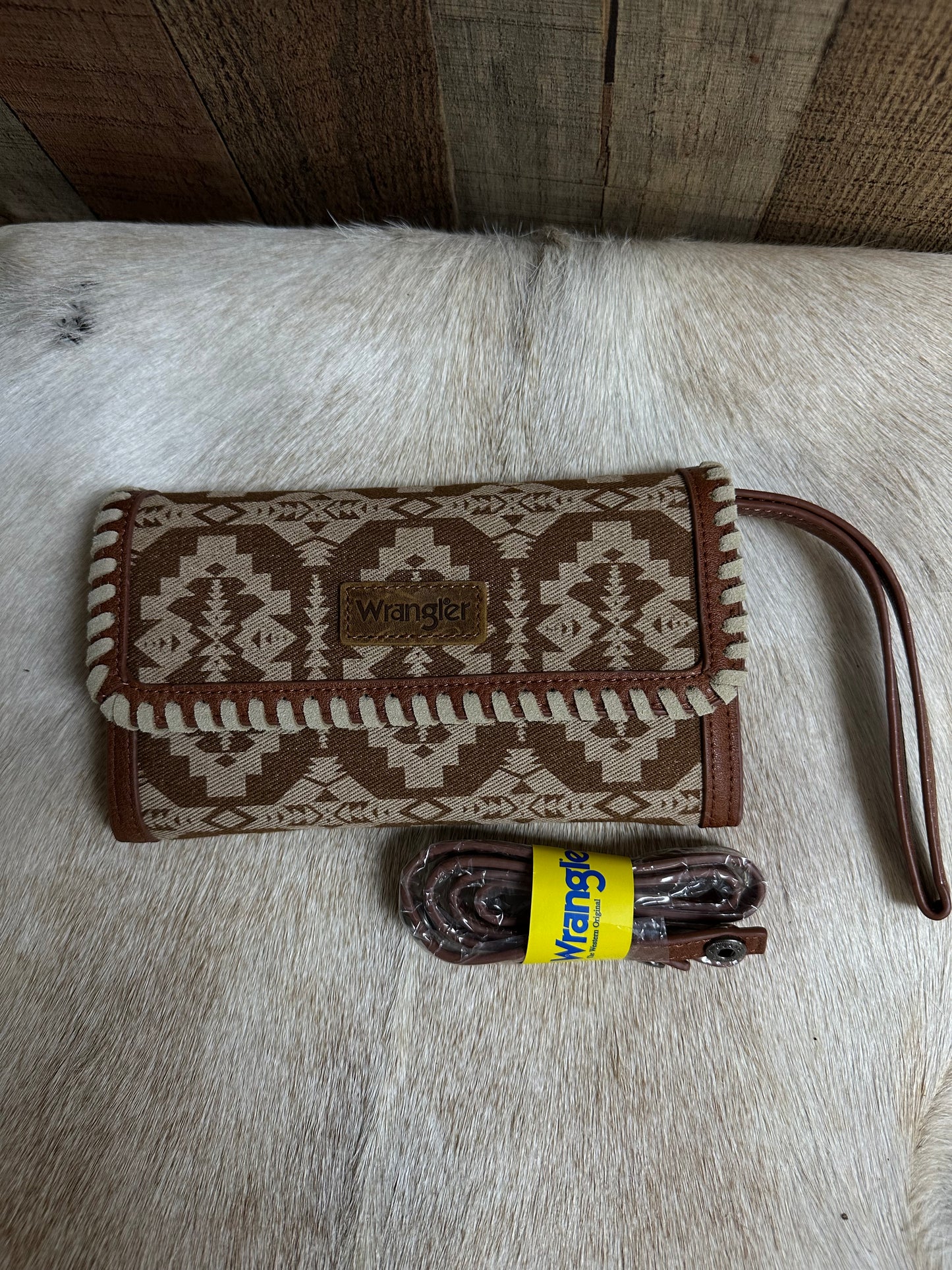 Wrangler Southwestern Print Wallet/Shoulder