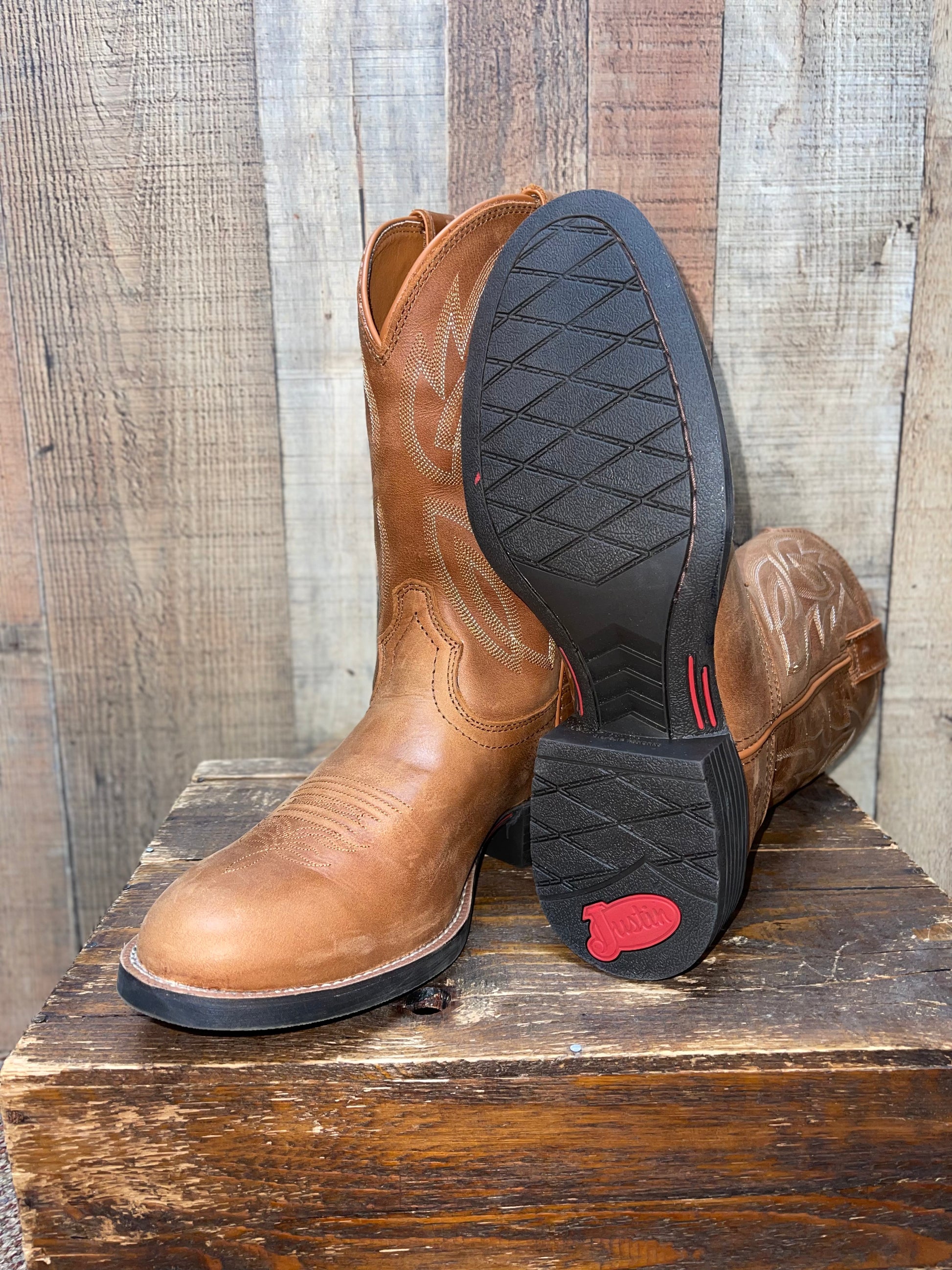 Justin round deals toe cowboy boots