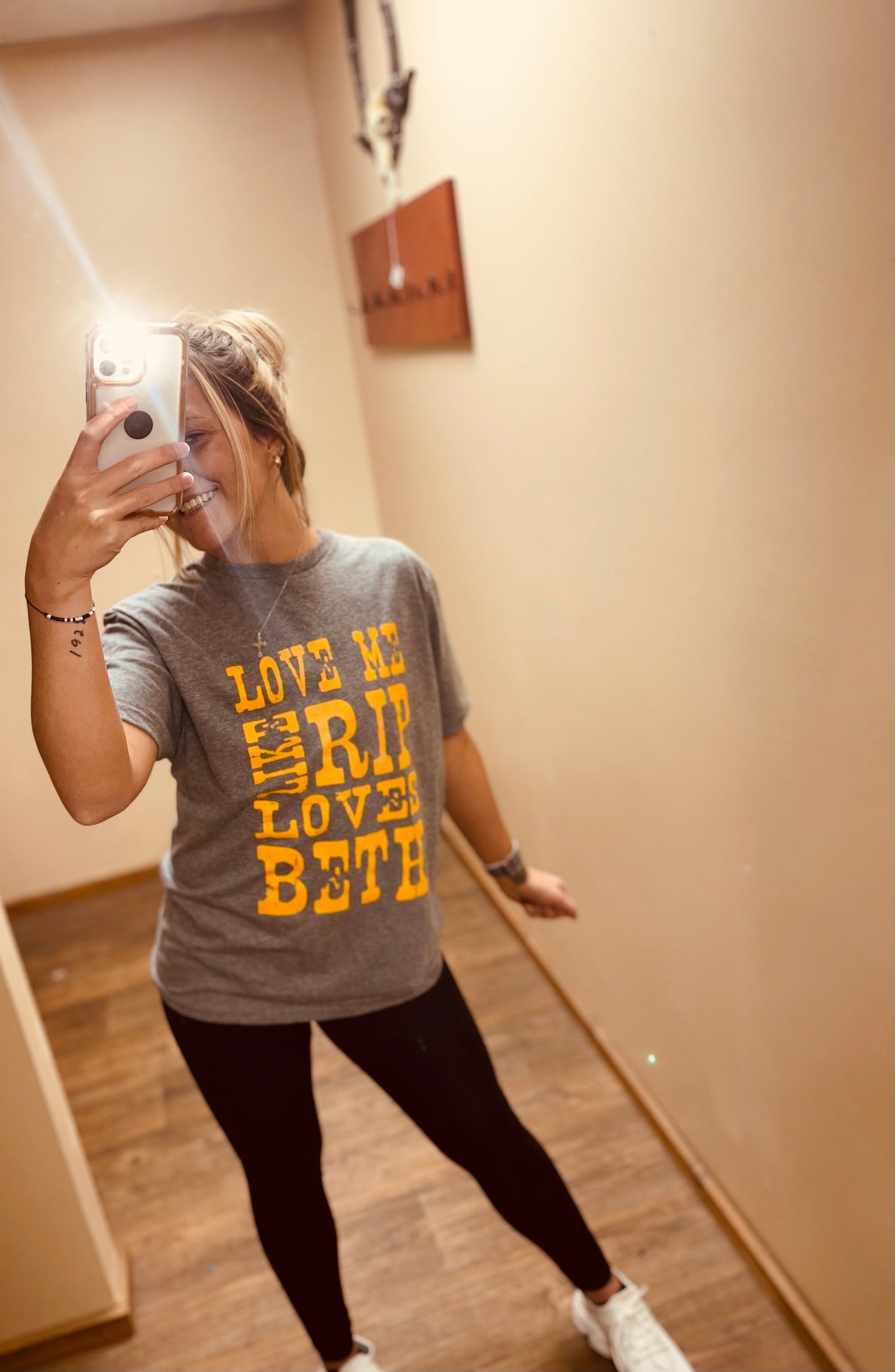 LOVE ME LIKE RIP LOVES BETH WESTERN GRAPHIC TEE