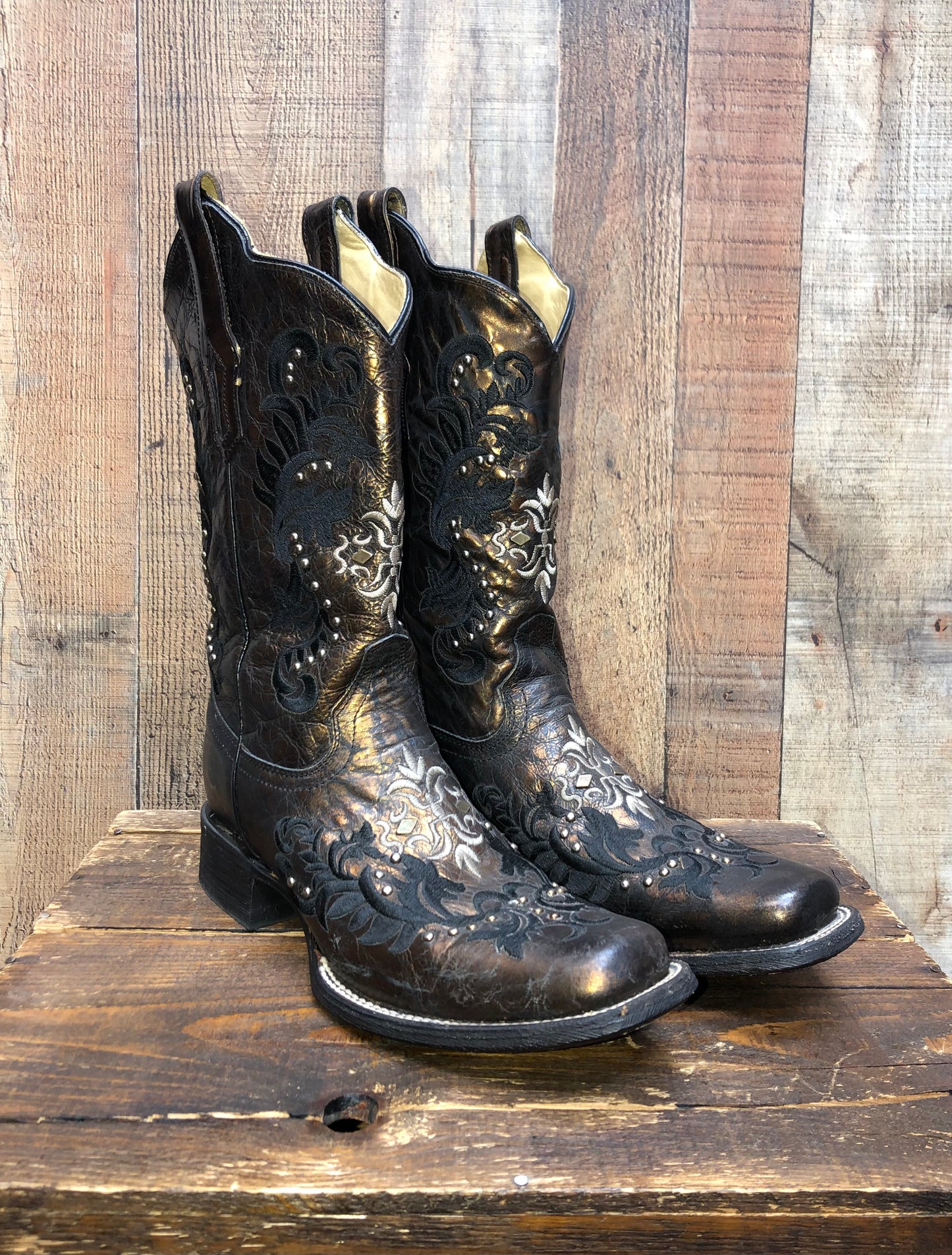 Corral Embroidered With Studs Western Boots - Black/Bronze