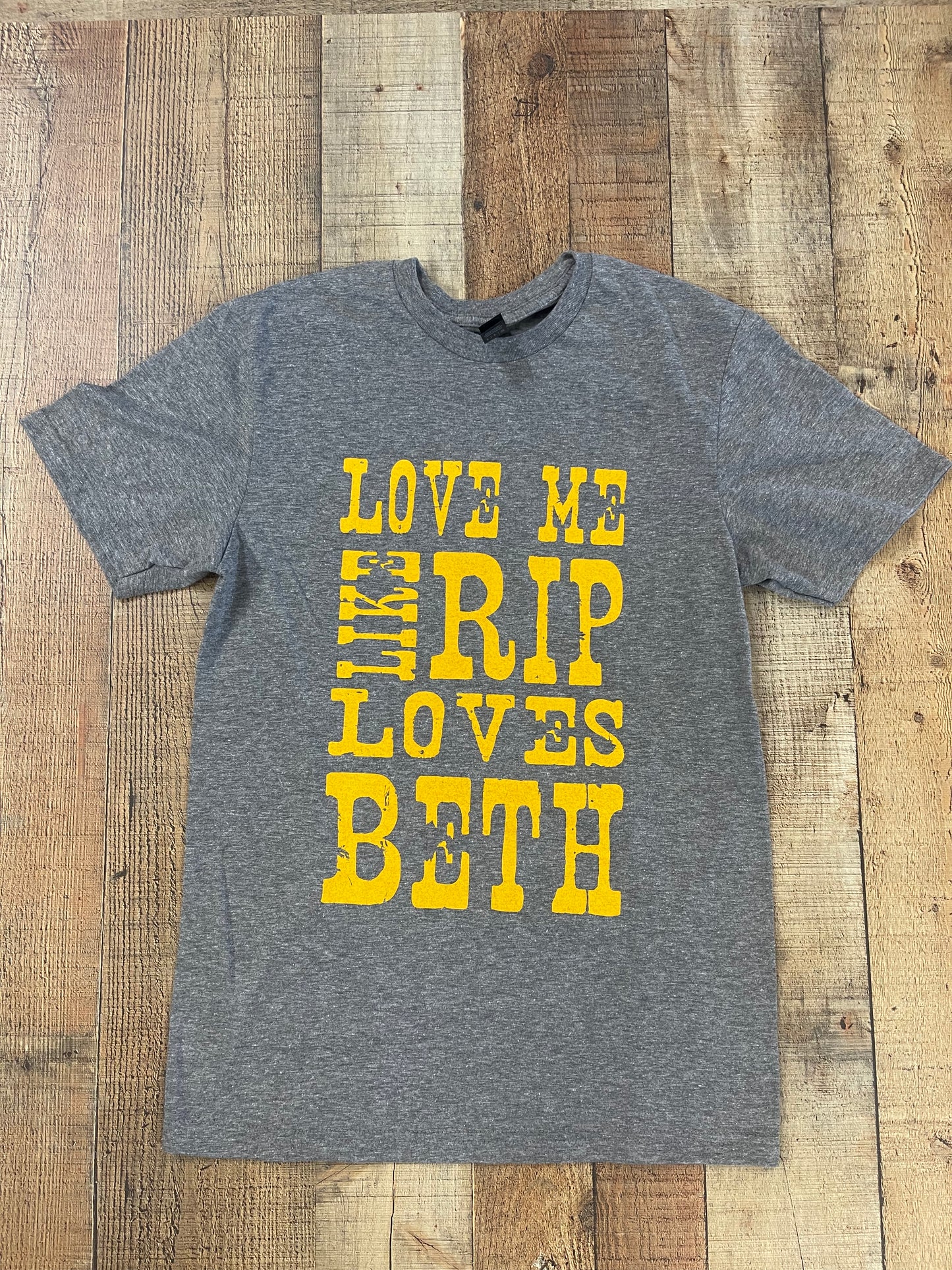 LOVE ME LIKE RIP LOVES BETH WESTERN GRAPHIC TEE